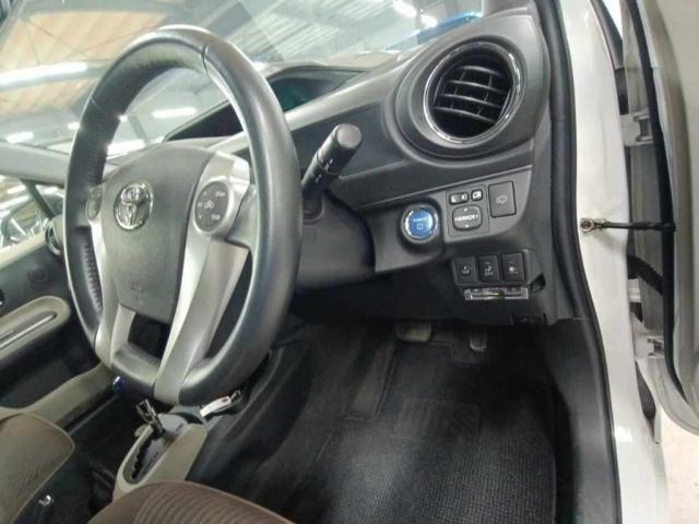 Toyota AQUA 2012-02 8277910-4