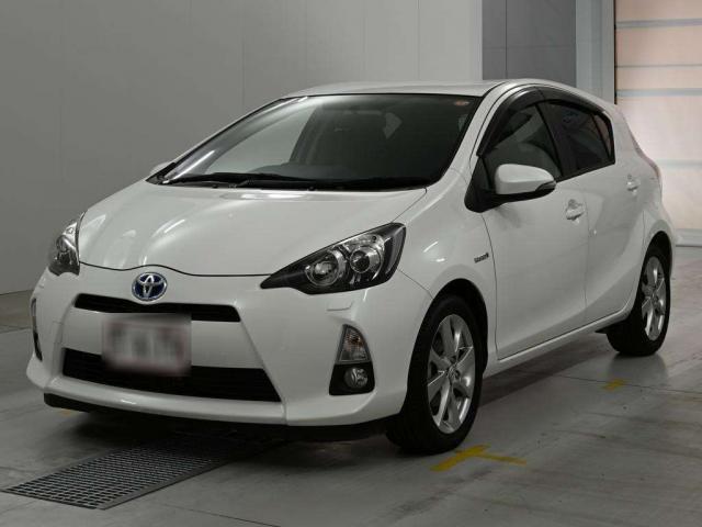 Toyota AQUA 2012-02 8277910-7