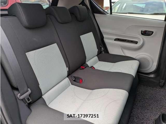 Toyota AQUA 2013-04 8278135-11