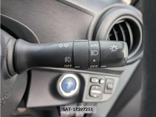 Toyota AQUA 2013-04 8278135-16