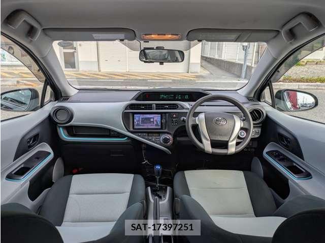 Toyota AQUA 2013-04 8278135-2
