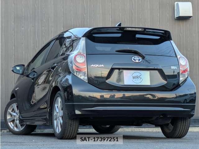 Toyota AQUA 2013-04 8278135-4
