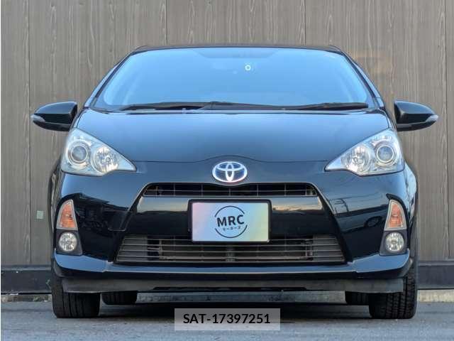 Toyota AQUA 2013-04 8278135-5