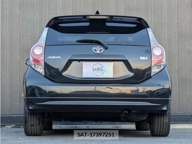 Toyota AQUA 2013-04 8278135-6