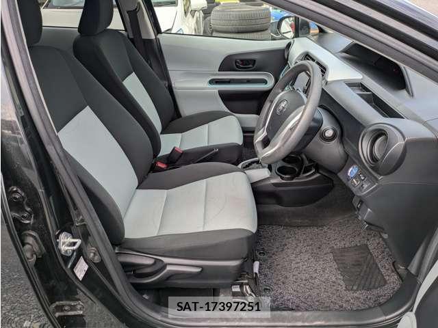 Toyota AQUA 2013-04 8278135-9