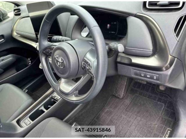 Toyota AQUA 2021-11 8278340-2