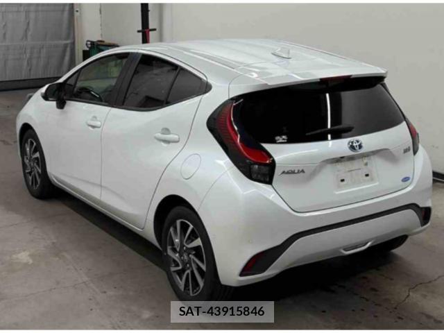 Toyota AQUA 2021-11 8278340-4