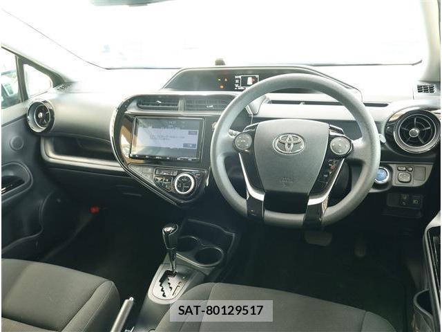 Toyota AQUA 2019-01 8279093-1