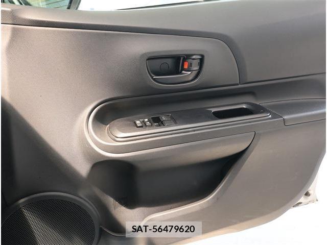 Toyota AQUA 2021-06 8279109-3