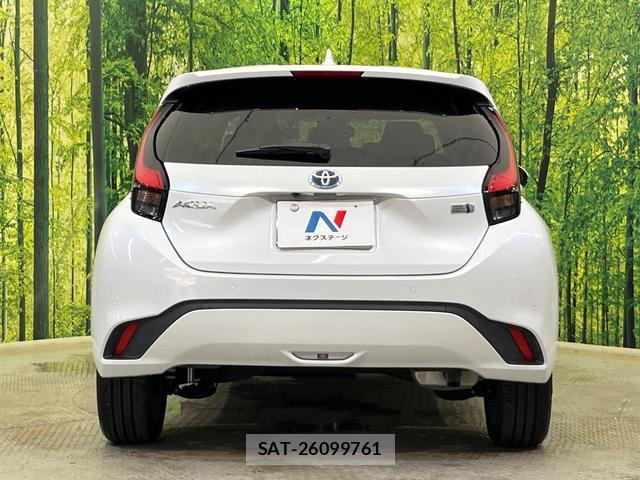Toyota AQUA 2022-01 8279305-14