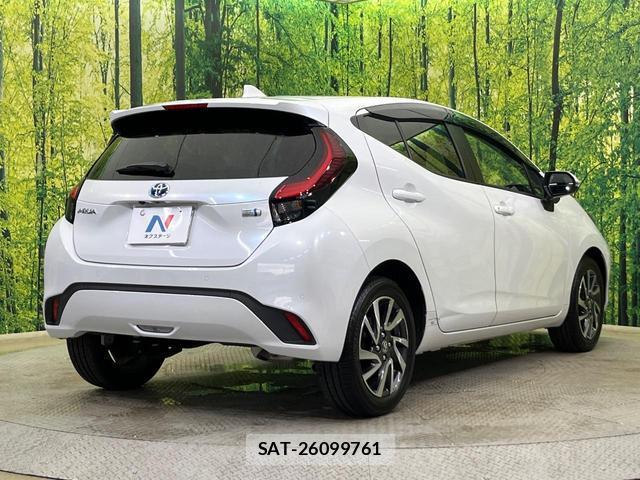 Toyota AQUA 2022-01 8279305-16