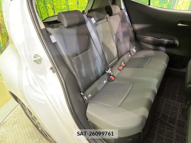 Toyota AQUA 2022-01 8279305-9