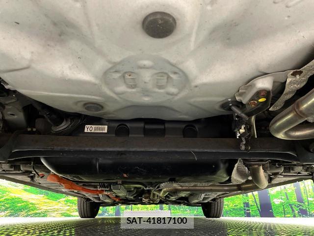 Toyota AQUA 2015-12 8279403-18