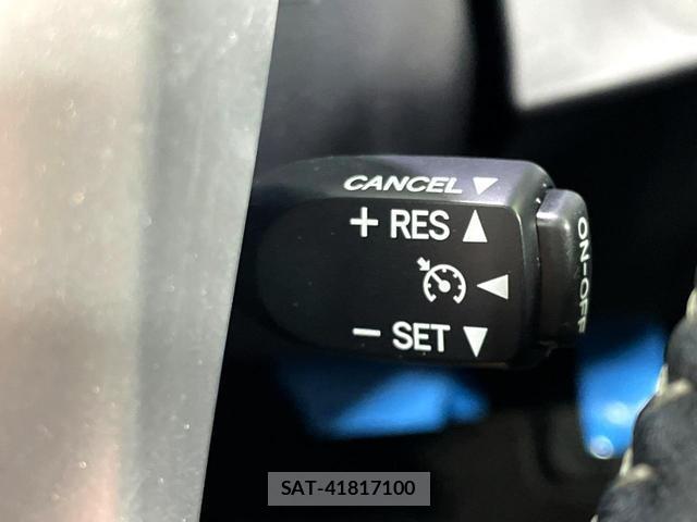 Toyota AQUA 2015-12 8279403-4