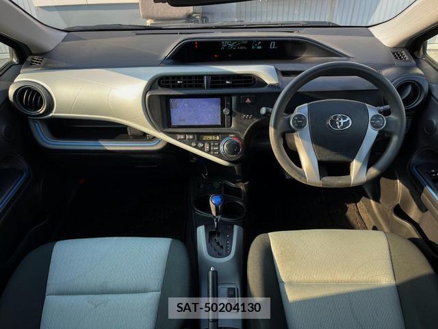 Toyota AQUA 2014-01 8279418-1