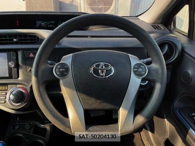 Toyota AQUA 2014-01 8279418-10