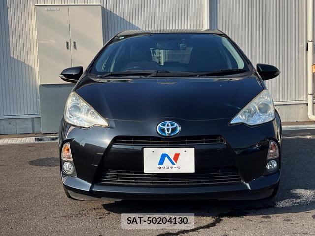 Toyota AQUA 2014-01 8279418-13
