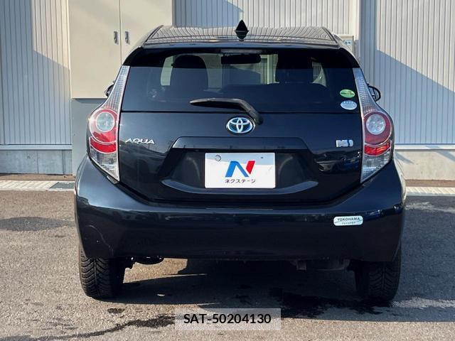 Toyota AQUA 2014-01 8279418-14