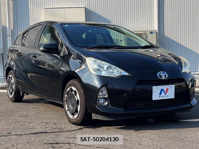 Toyota AQUA 2014-01 8279418-15