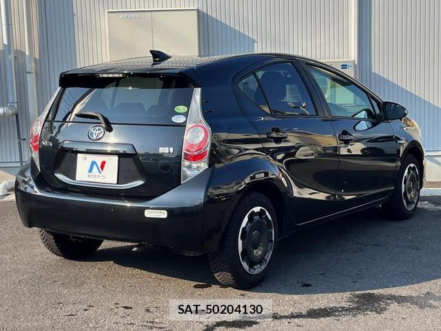 Toyota AQUA 2014-01 8279418-16