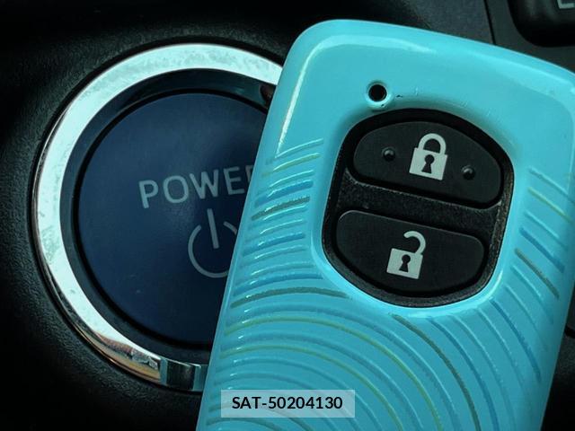 Toyota AQUA 2014-01 8279418-6