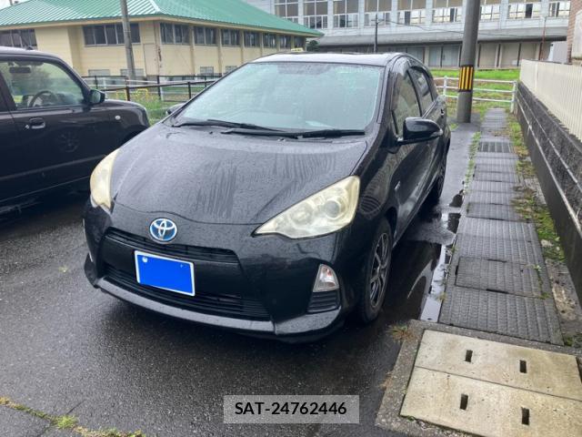 Toyota AQUA 2013-10 8279517-1