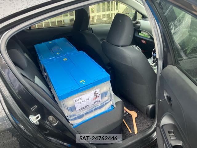 Toyota AQUA 2013-10 8279517-14