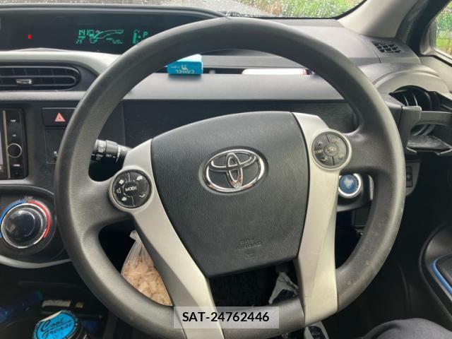 Toyota AQUA 2013-10 8279517-16