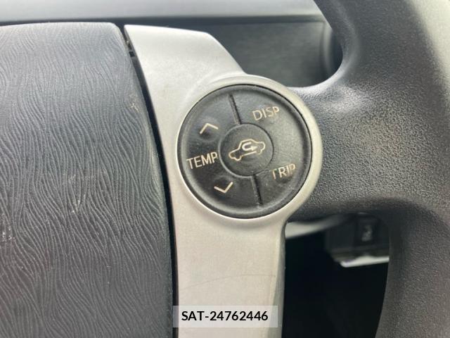 Toyota AQUA 2013-10 8279517-19