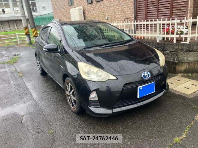 Toyota AQUA 2013-10 8279517-2