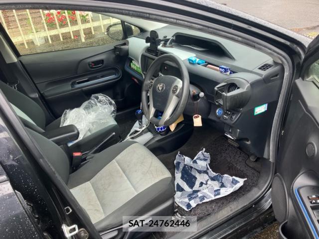 Toyota AQUA 2013-10 8279517-9