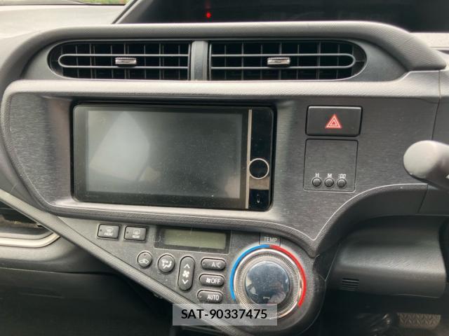 Toyota AQUA 2013-11 8279527-11