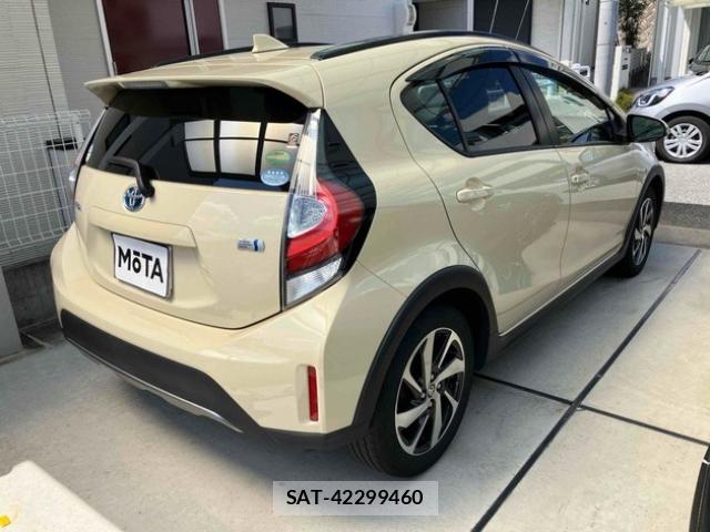 Toyota AQUA 2017-10 8279549-1
