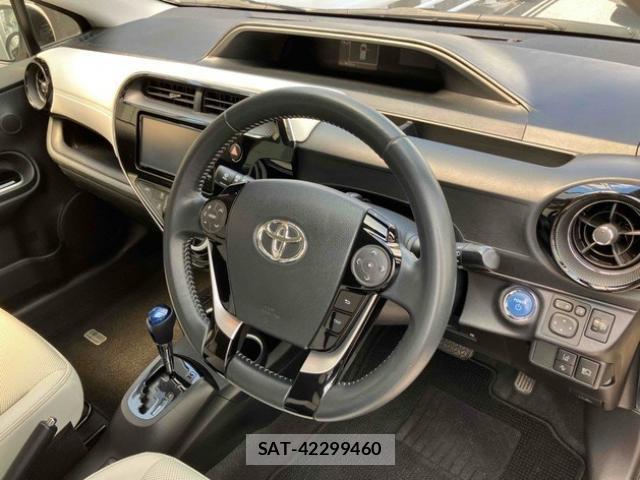 Toyota AQUA 2017-10 8279549-6