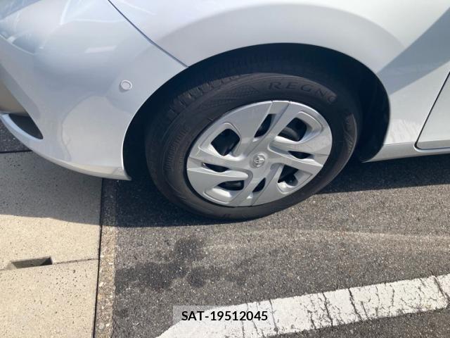 Toyota AQUA 2021-09 8279571-1