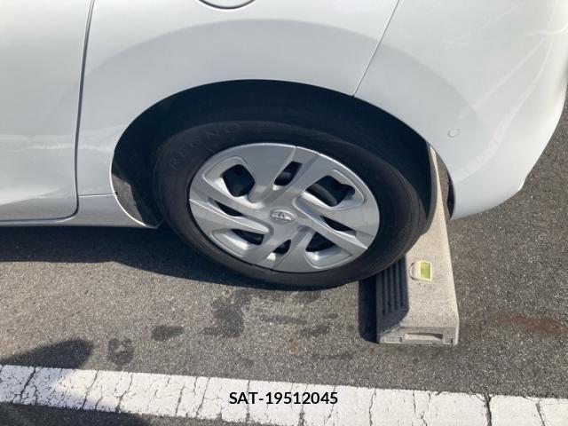 Toyota AQUA 2021-09 8279571-12