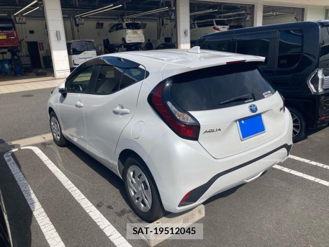 Toyota AQUA 2021-09 8279571-3
