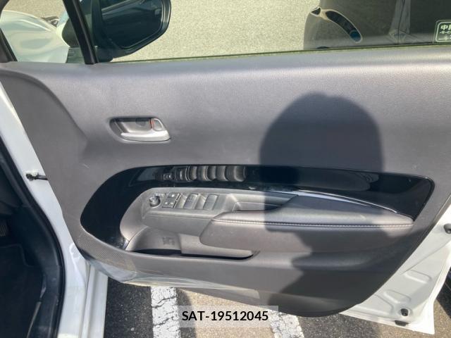 Toyota AQUA 2021-09 8279571-5