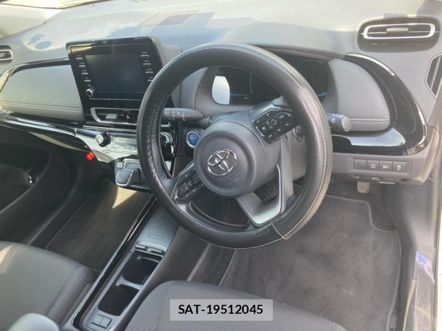 Toyota AQUA 2021-09 8279571-6