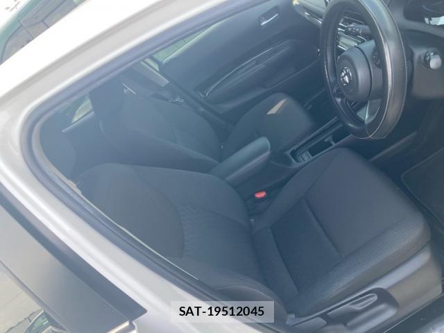 Toyota AQUA 2021-09 8279571-7
