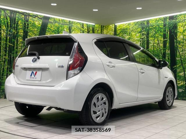 Toyota AQUA 2015-12 8279622-16