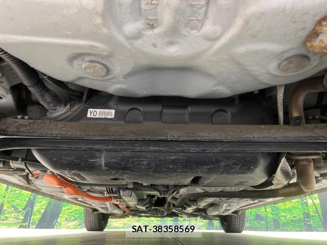 Toyota AQUA 2015-12 8279622-18