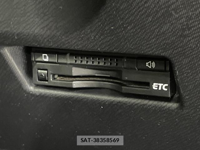 Toyota AQUA 2015-12 8279622-6