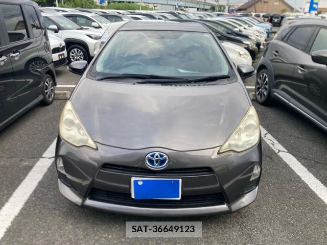 Toyota AQUA 2013-09 8279850-0