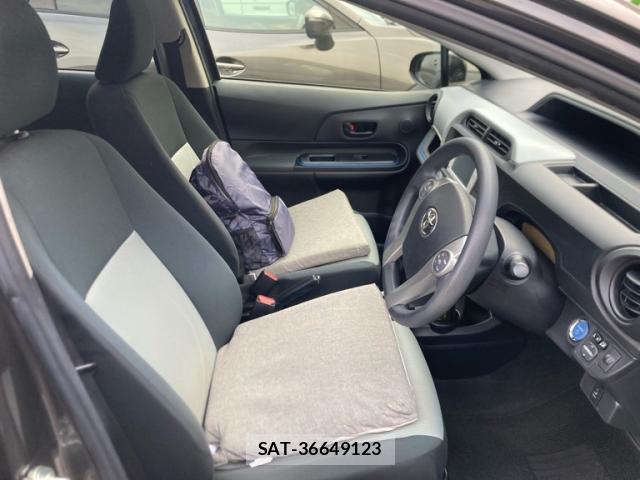 Toyota AQUA 2013-09 8279850-11
