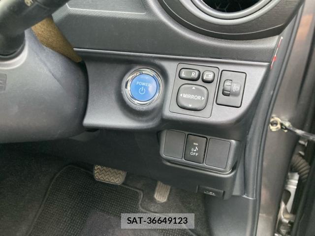 Toyota AQUA 2013-09 8279850-16