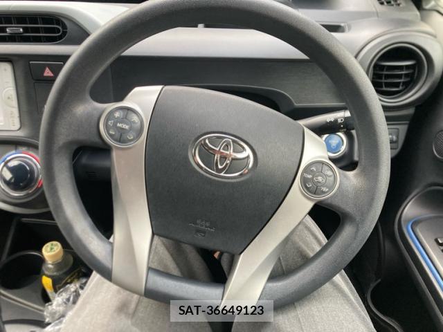Toyota AQUA 2013-09 8279850-17