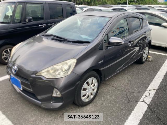 Toyota AQUA 2013-09 8279850-2