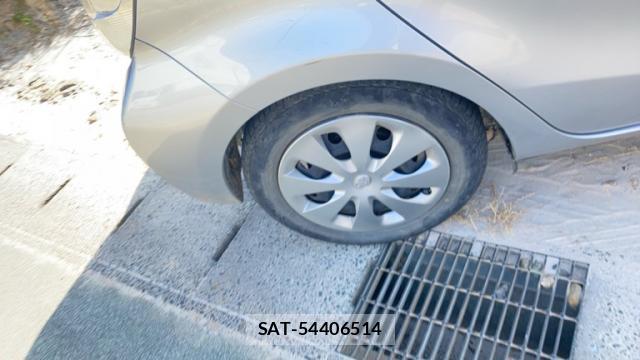 Toyota AQUA 2015-03 8279853-12