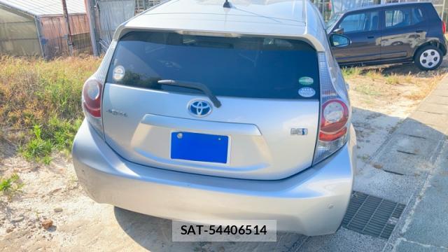 Toyota AQUA 2015-03 8279853-4